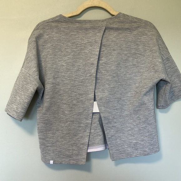 lululemon athletica Gray Crop Top - Picture 2 of 3
